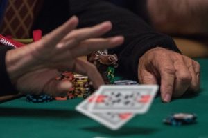 poker moves folding